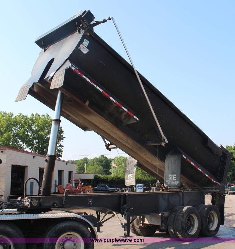 image for item G5024 1985 Freuhauf barrel end dump trailer