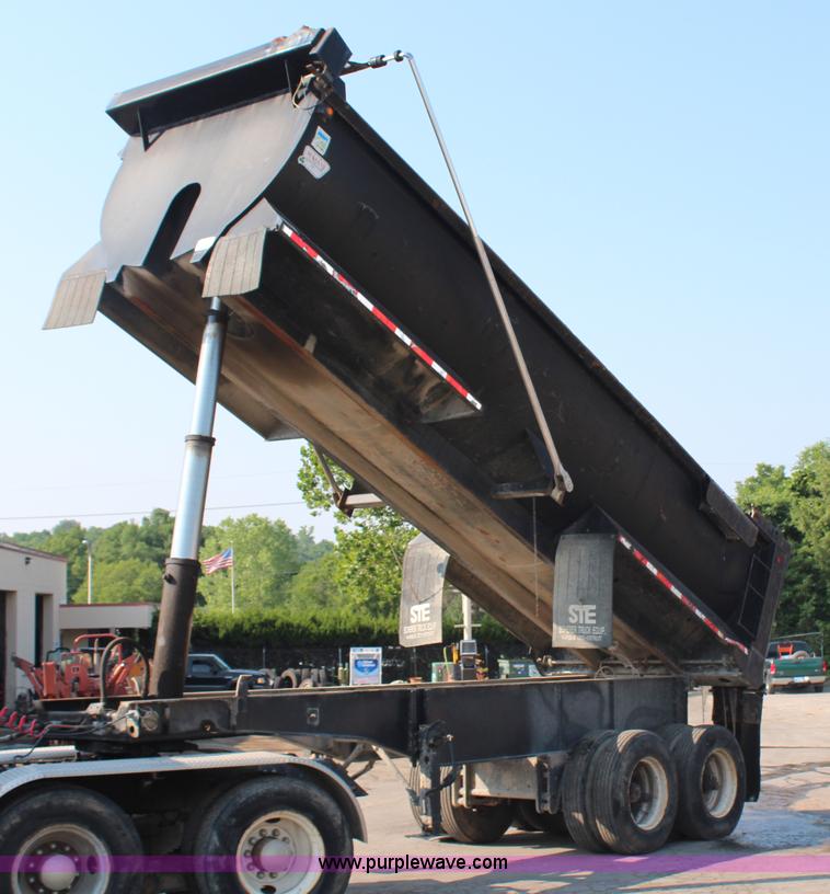 image for item G5024 1985 Freuhauf barrel end dump trailer