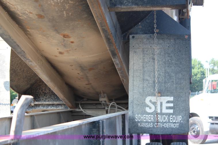 image for item G5024 1985 Freuhauf barrel end dump trailer