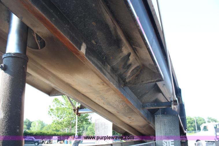 image for item G5024 1985 Freuhauf barrel end dump trailer