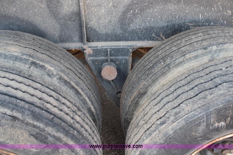 image for item G5024 1985 Freuhauf barrel end dump trailer