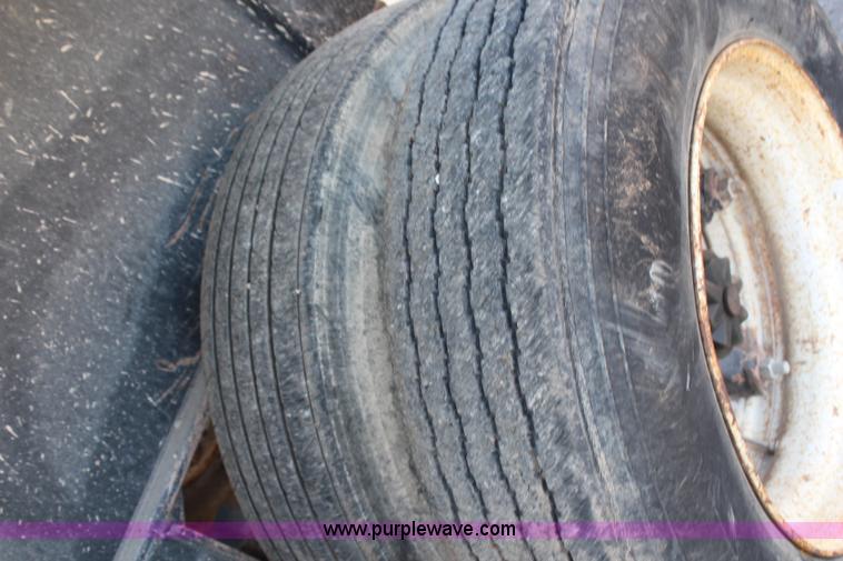 image for item G5024 1985 Freuhauf barrel end dump trailer