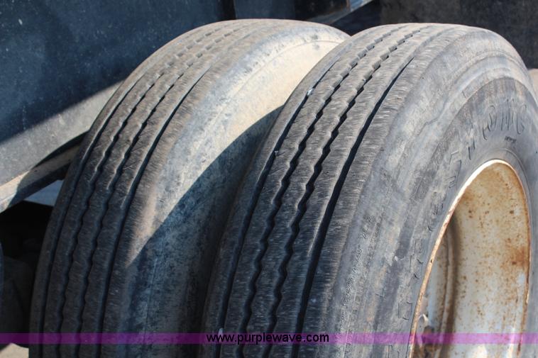 image for item G5024 1985 Freuhauf barrel end dump trailer