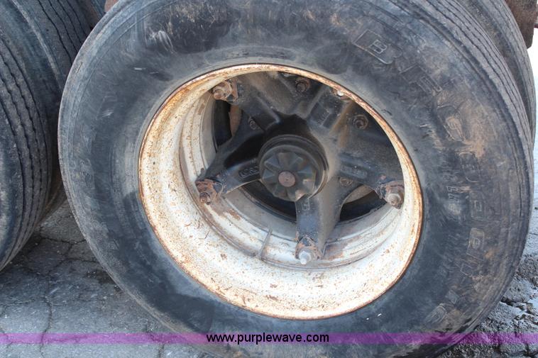 image for item G5024 1985 Freuhauf barrel end dump trailer