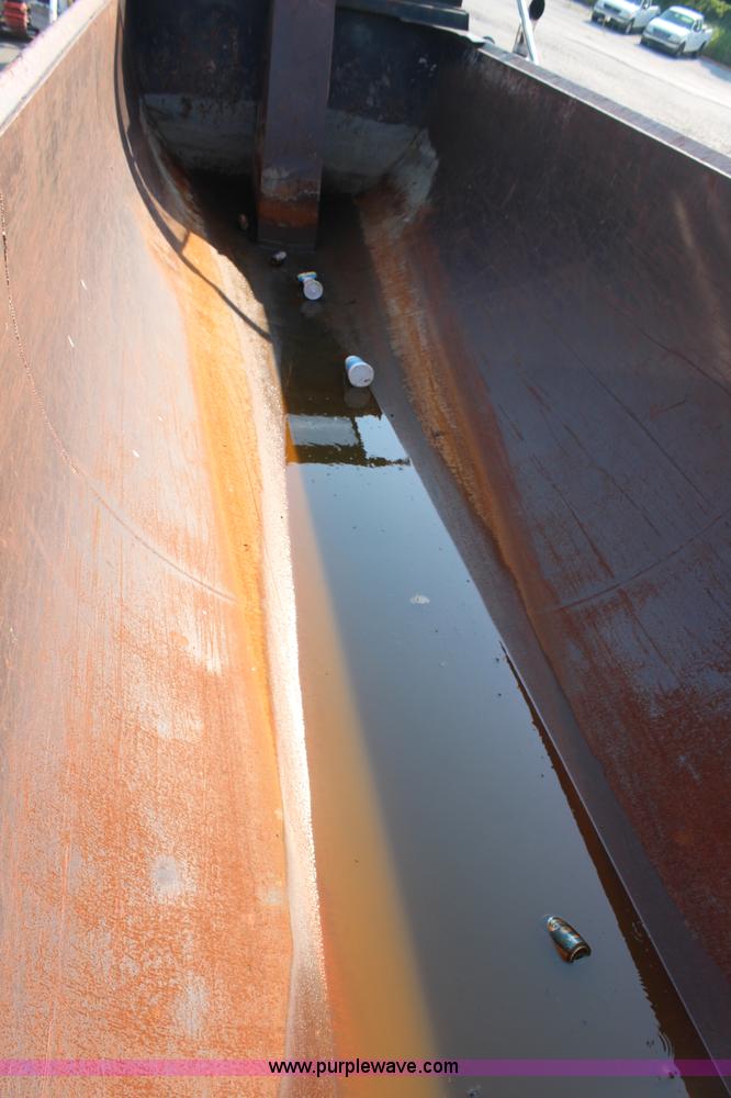 image for item G5024 1985 Freuhauf barrel end dump trailer