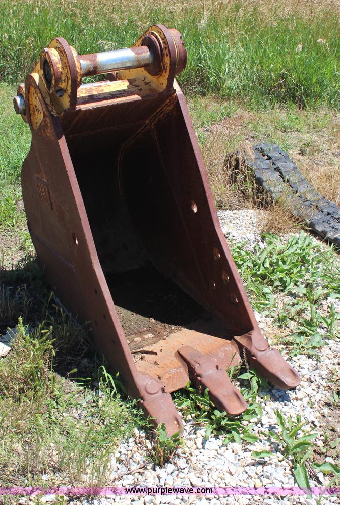 image for item G5051 Caterpillar 320E 24" three tooth excavator bucket