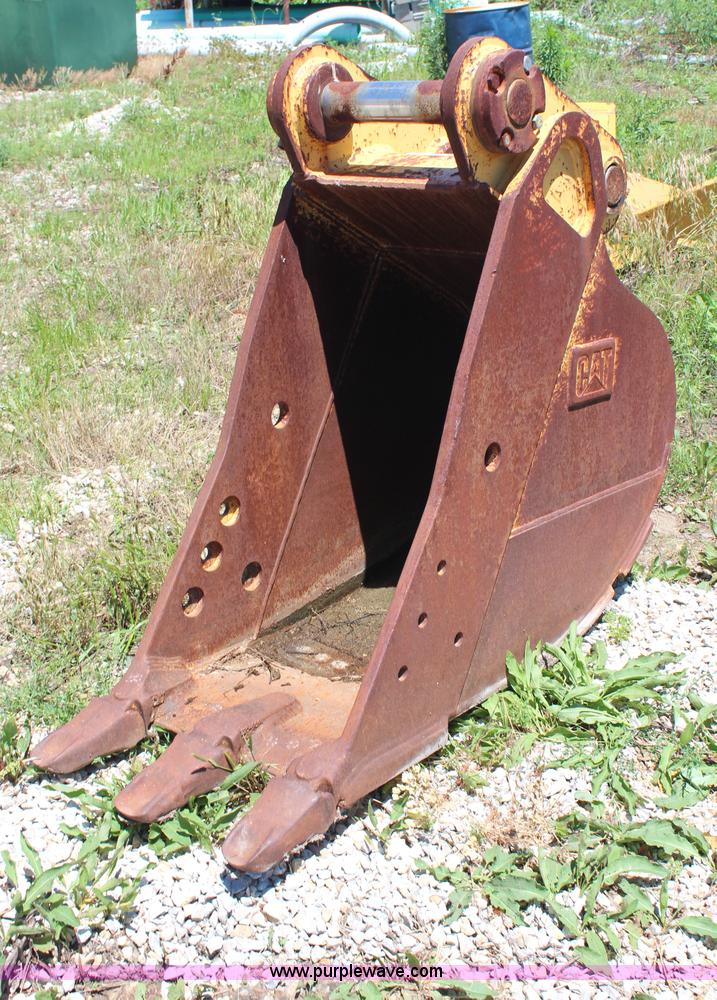 image for item G5051 Caterpillar 320E 24" three tooth excavator bucket