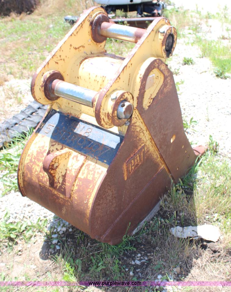 image for item G5051 Caterpillar 320E 24" three tooth excavator bucket