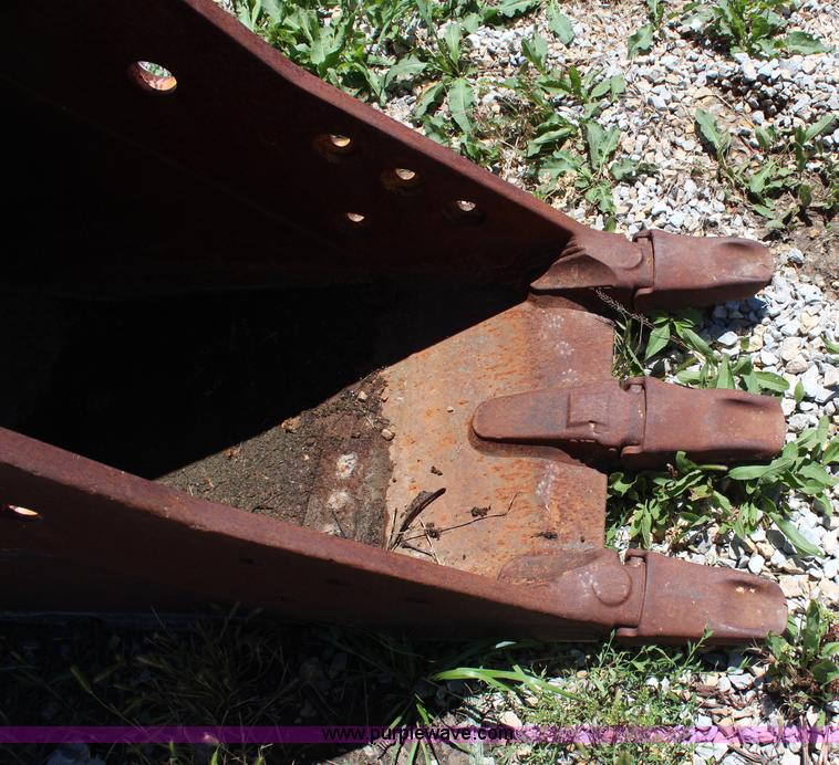 image for item G5051 Caterpillar 320E 24" three tooth excavator bucket