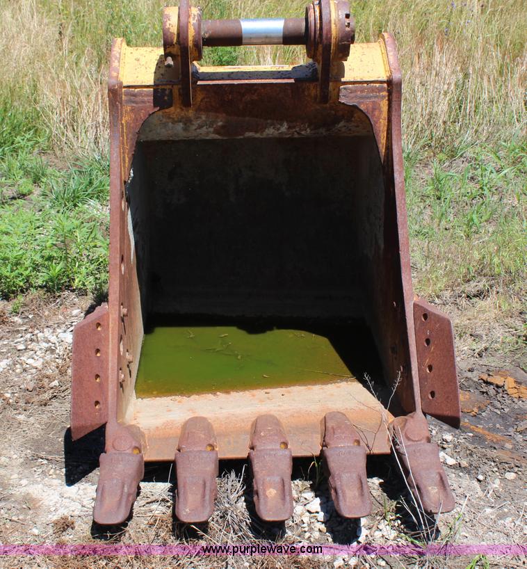 image for item G5052 Caterpillar 36" excavator bucket