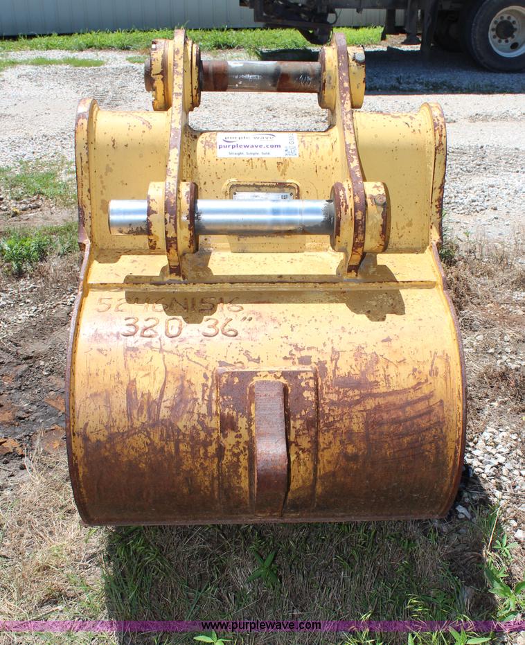 image for item G5052 Caterpillar 36" excavator bucket