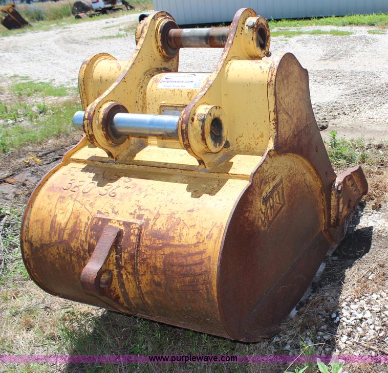 image for item G5052 Caterpillar 36" excavator bucket