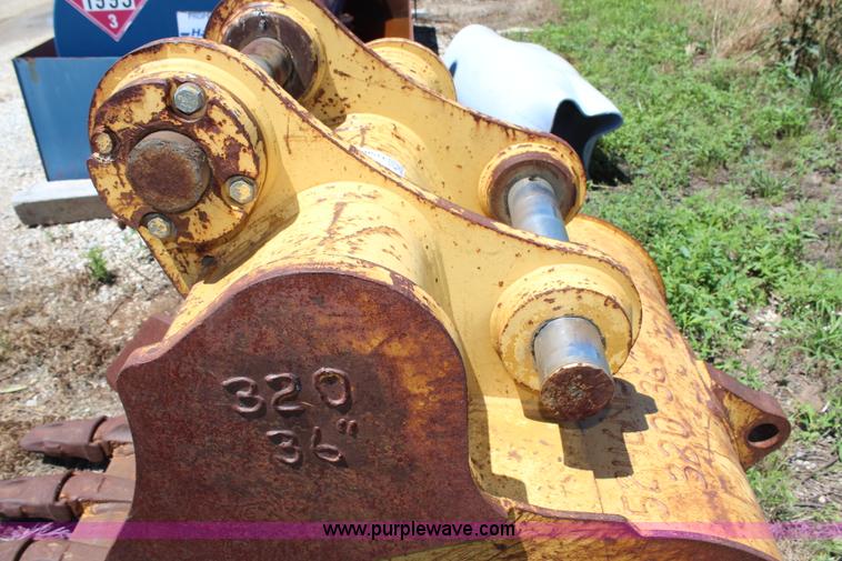 image for item G5052 Caterpillar 36" excavator bucket