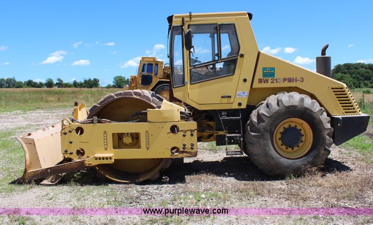 image for item G5058 1999 Bomag vibratory pad foot roller