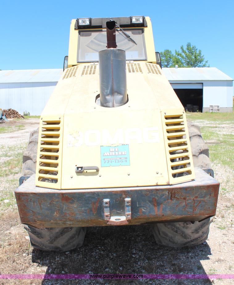 image for item G5058 1999 Bomag vibratory pad foot roller