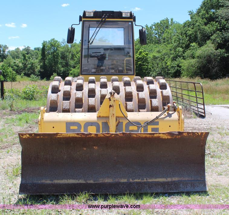 image for item G5058 1999 Bomag vibratory pad foot roller