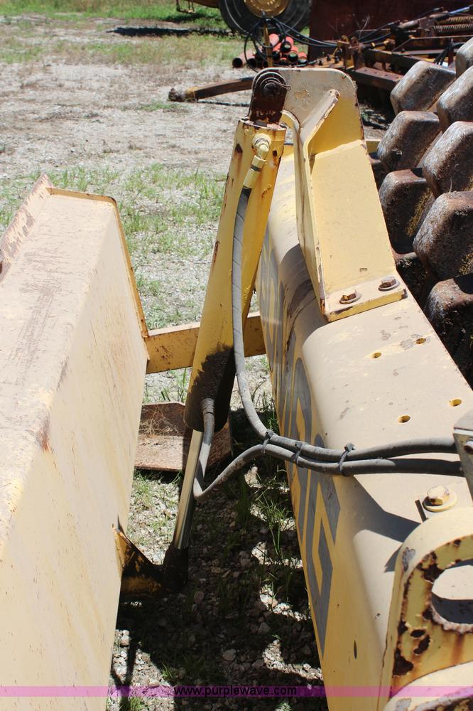 image for item G5058 1999 Bomag vibratory pad foot roller