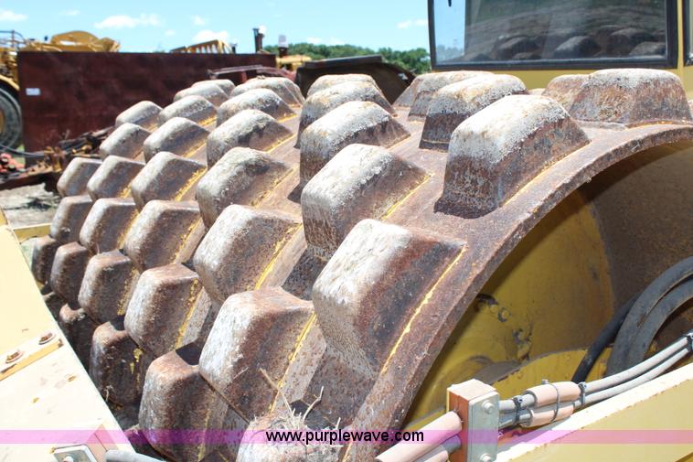 image for item G5058 1999 Bomag vibratory pad foot roller