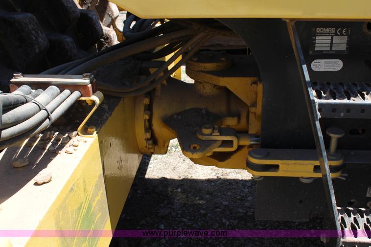 image for item G5058 1999 Bomag vibratory pad foot roller