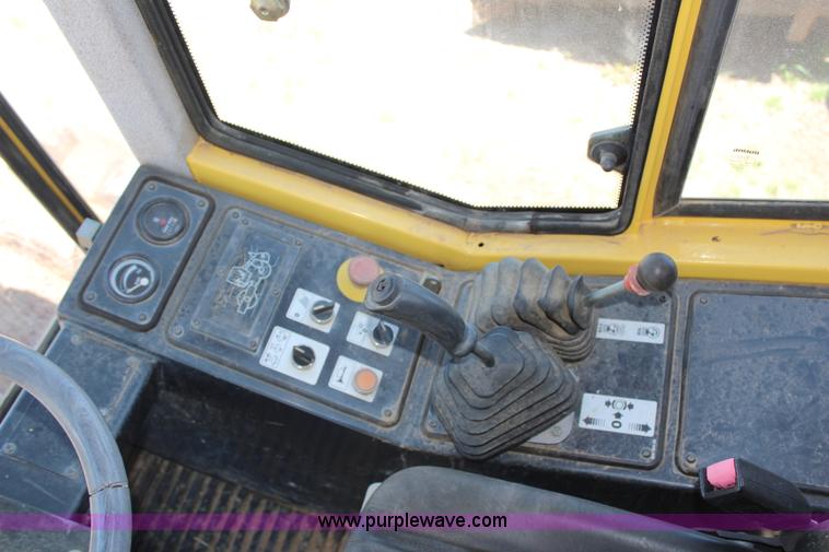 image for item G5058 1999 Bomag vibratory pad foot roller