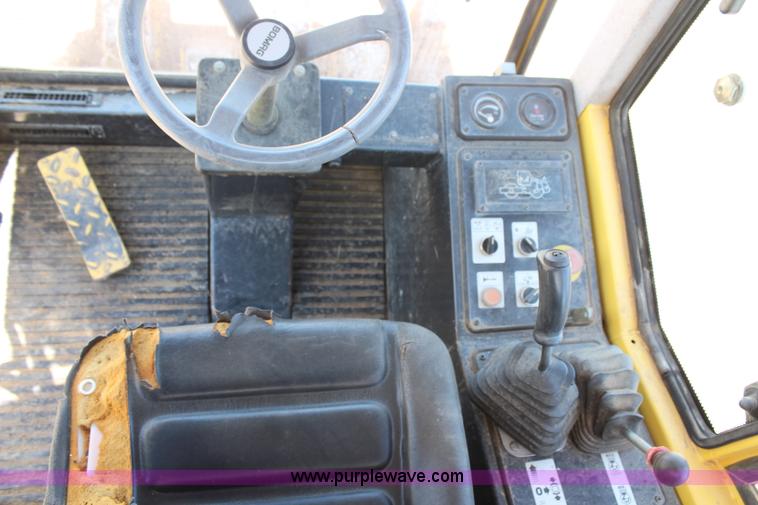 image for item G5058 1999 Bomag vibratory pad foot roller