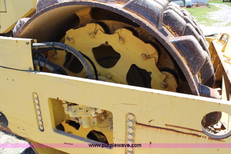 image for item G5058 1999 Bomag vibratory pad foot roller