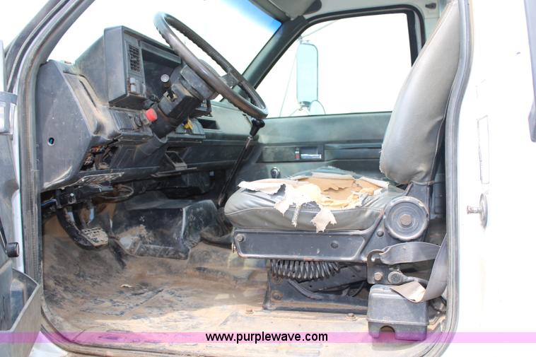 image for item G5072 1996 GMC TopKick service truck