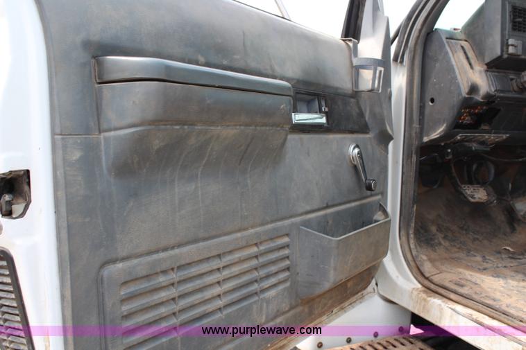 image for item G5072 1996 GMC TopKick service truck