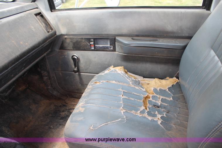 image for item G5072 1996 GMC TopKick service truck