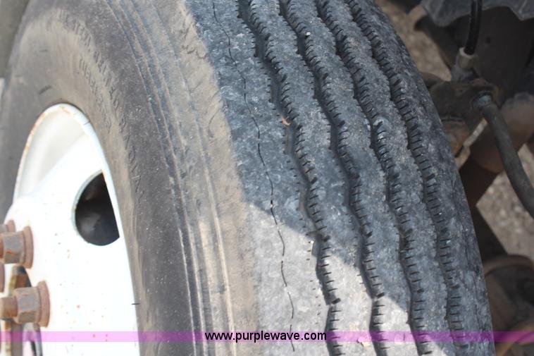 image for item G5072 1996 GMC TopKick service truck