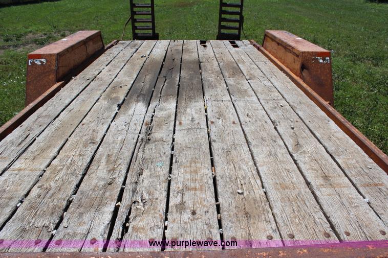 image for item G5198 2006 Redi Haul tandem axle trailer