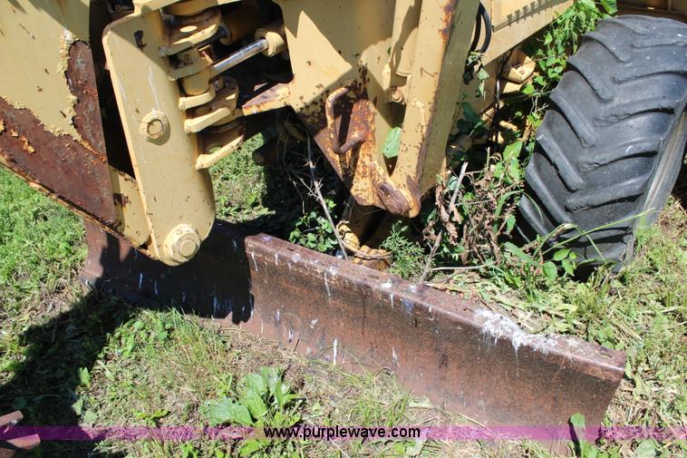image for item G5201 Vermeer V6050 trencher