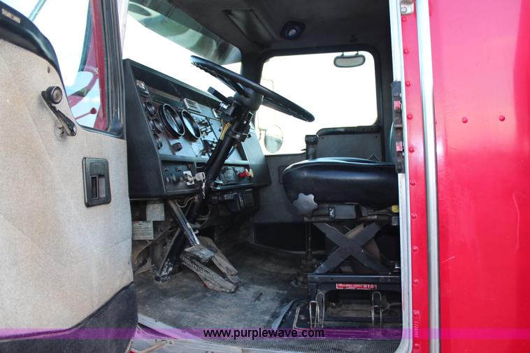 image for item G5223 1996 Kenworth T300 flatbed truck