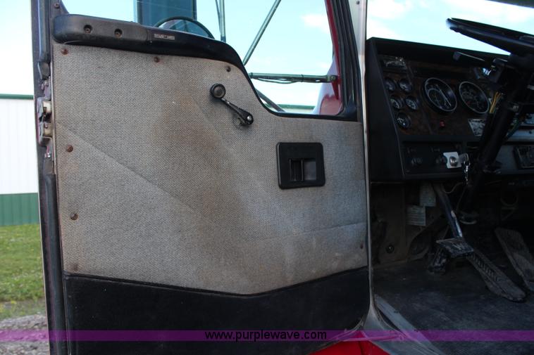 image for item G5223 1996 Kenworth T300 flatbed truck