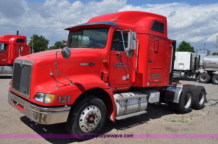 image for item G6059 1998 International 9200 Eagle semi truck