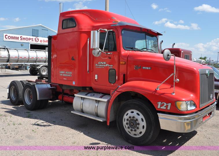 image for item G6059 1998 International 9200 Eagle semi truck