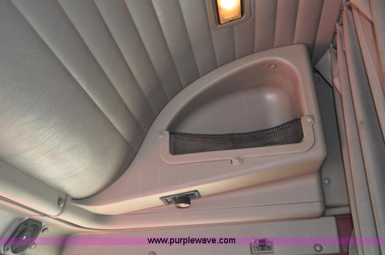 image for item G6059 1998 International 9200 Eagle semi truck