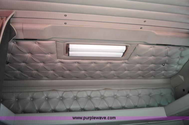 image for item G6059 1998 International 9200 Eagle semi truck