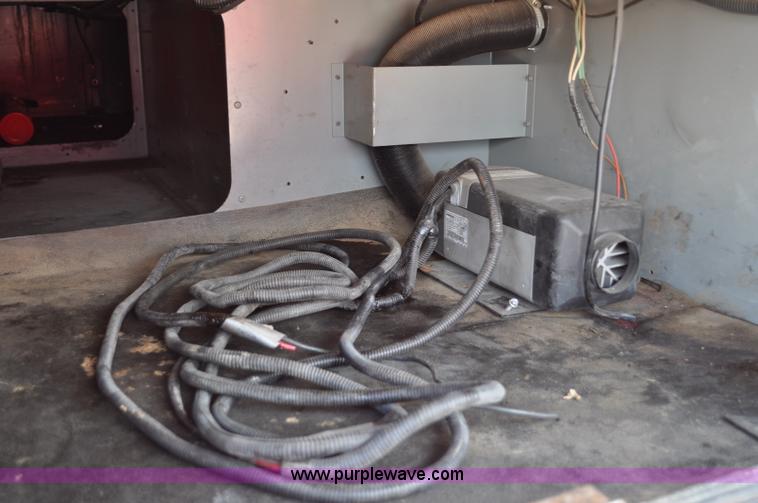 image for item G6059 1998 International 9200 Eagle semi truck