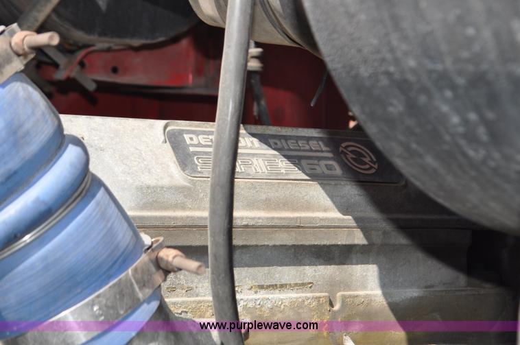 image for item G6059 1998 International 9200 Eagle semi truck