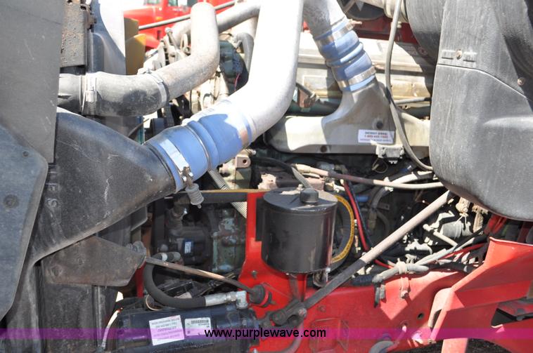 image for item G6059 1998 International 9200 Eagle semi truck