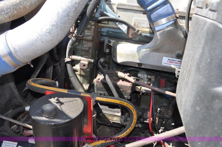 image for item G6059 1998 International 9200 Eagle semi truck