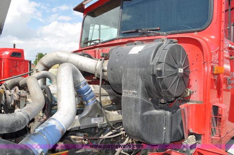 image for item G6059 1998 International 9200 Eagle semi truck