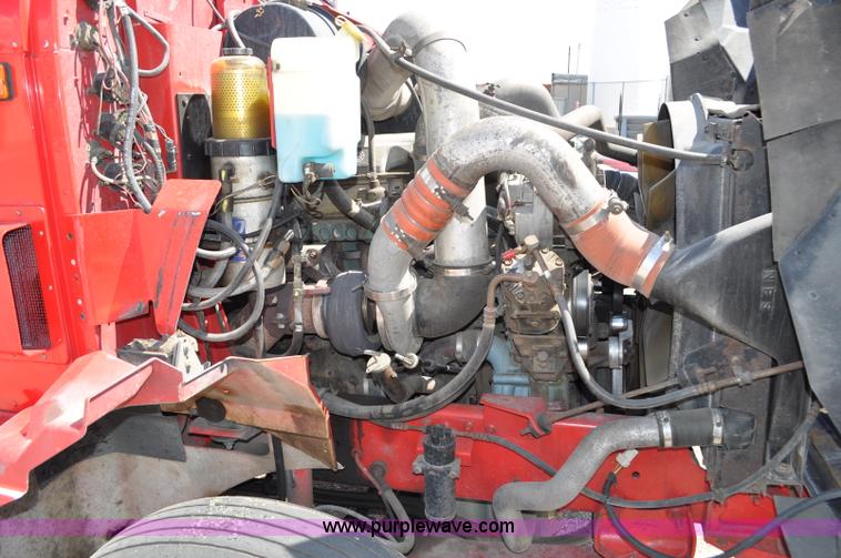 image for item G6059 1998 International 9200 Eagle semi truck