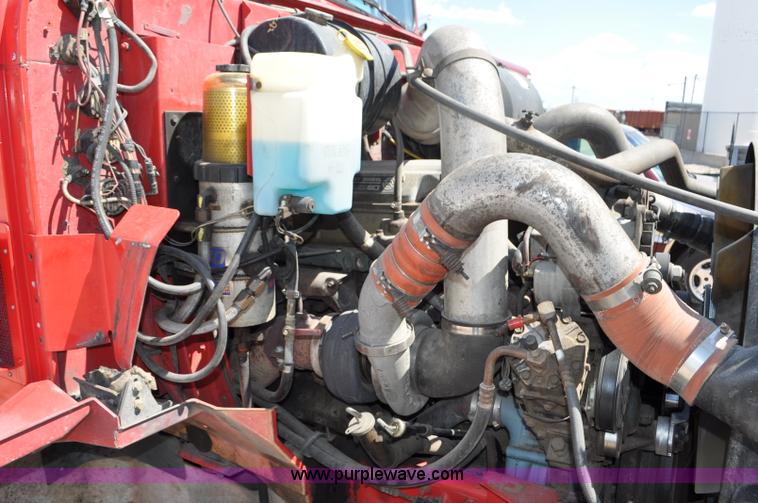 image for item G6059 1998 International 9200 Eagle semi truck