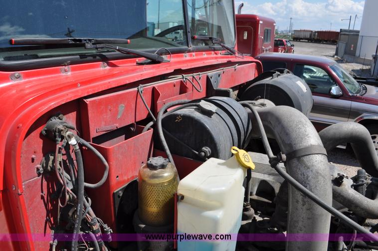 image for item G6059 1998 International 9200 Eagle semi truck