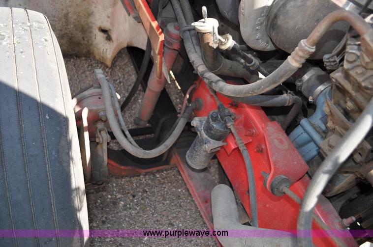 image for item G6059 1998 International 9200 Eagle semi truck