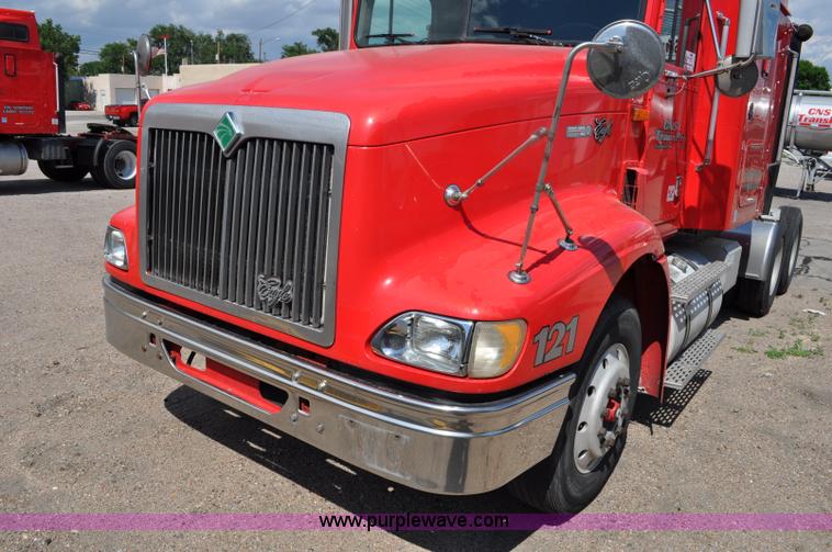 image for item G6059 1998 International 9200 Eagle semi truck