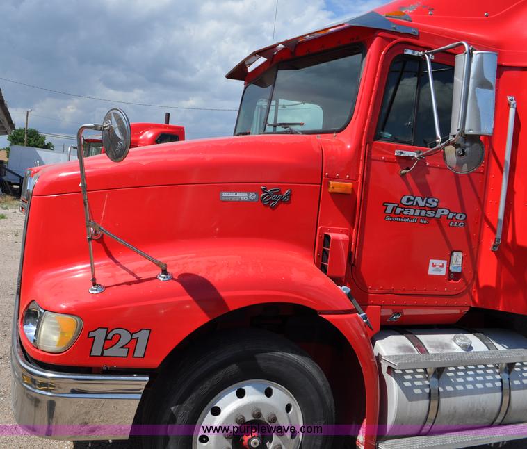 image for item G6059 1998 International 9200 Eagle semi truck