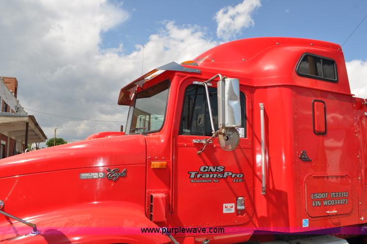 image for item G6059 1998 International 9200 Eagle semi truck
